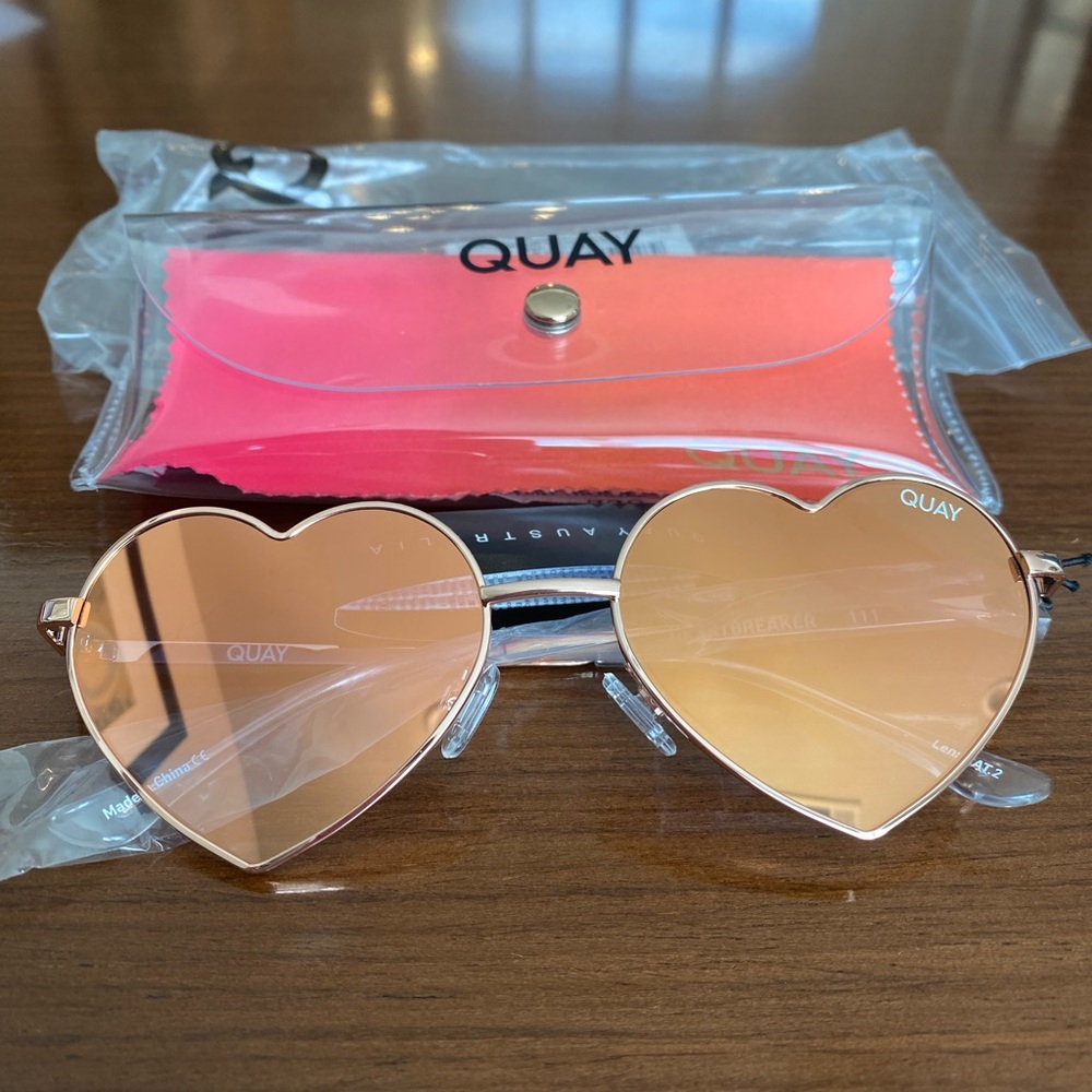 Brand new Rose gold Heartbreaker Quay Sunnies